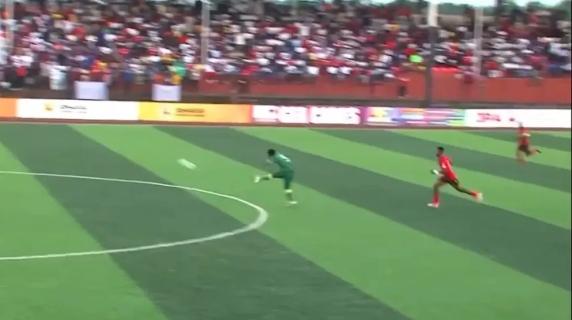 Ghana, l'attaccante lascia tutti a bocca aperta: gol da 60 metri