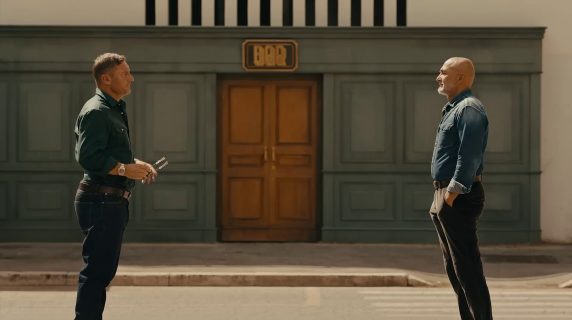Totti-Spalletti in versione «spaghetti Western»: pace fatta al bancone del bar - lo spot è virale