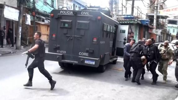 Brasile, maxi operazione contro narcotrafficanti a Rio: almeno 60 morti e oltre 100 arresti