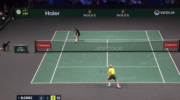 Alcaraz, clamorosa sconfitta all’esordio a Parigi contro Cameron Norrie: uno dei colpi più belli del match