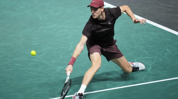 Sinner batte Bergs: al Masters 1000 di Parigi finisce 6-4, 6-2. Gli highlights