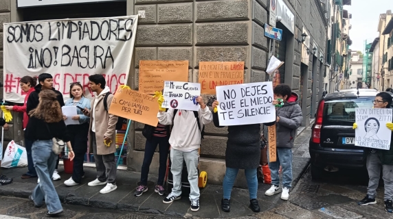 Firenze, il primo sciopero dei lavoratori degli affitti brevi: «Siamo addetti alle pulizie, non spazzatura»