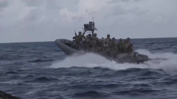 Operazioni militari dei Marines americani nei Caraibi: sparano raffiche di mitra dai gommoni