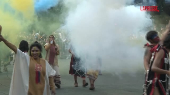 Messico, nella capitale la parata del Giorno dei Morti ispirata a James Bond