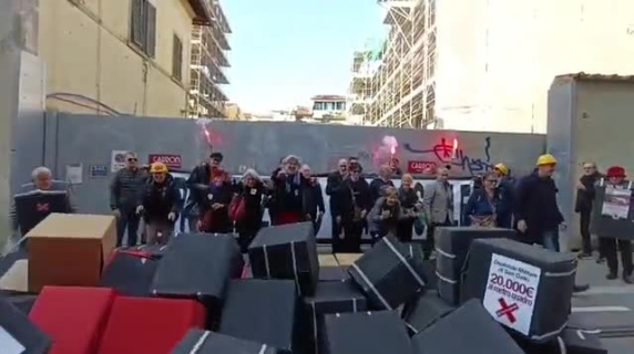 «No ad un altro cubo nero», la protesta di Salviamo Firenze all'ex ospedale militare