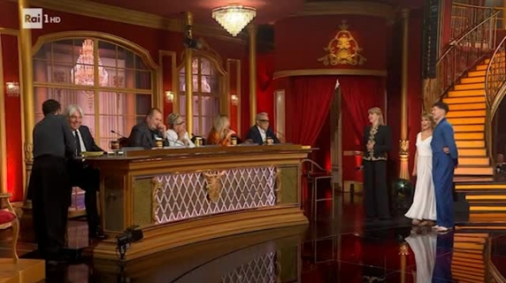 Ballando con le Stelle, Selvaggia Lucarelli attacca Barbara D’Urso per la mano tremante: «Una sceneggiata, bruttissima»