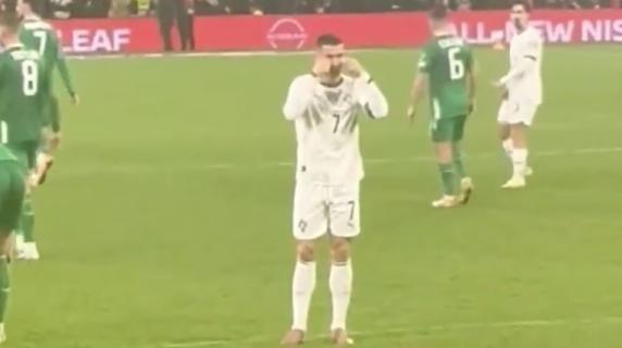 Cristiano Ronaldo provoca i tifosi irlandesi — e pochi secondi dopo arriva il primo rosso della sua carriera internazionale