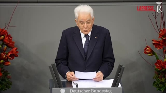 Mattarella: «Minaccia incombente da nuovi dottor Stranamore che amano la bomba»