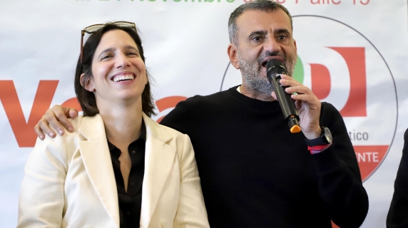 La chiusura della campagna elettorale di Elly Schlein per Antonio Decaro in Puglia in diretta