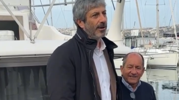 Roberto Fico e il comizio dal gozzo delle polemiche