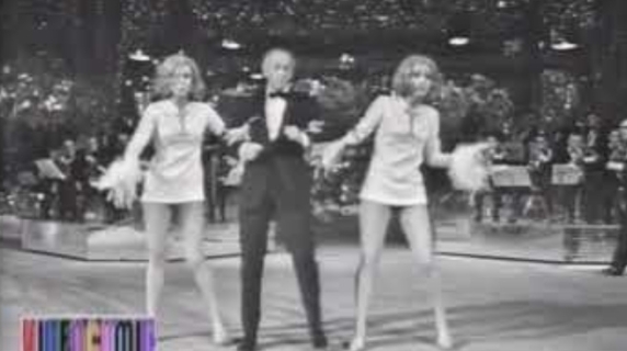 Le gemelle Kessler con Raimondo Vianello a «Canzonissima»