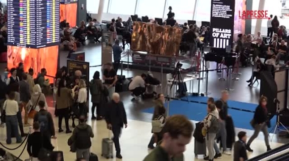 Aeroporti di Roma celebra la Giornata mondiale del passeggero con l’artista Sigalot