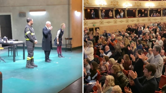 Teatro della Pergola, standing ovation per Umberto Orsini alla fine di «Prima del Temporale»