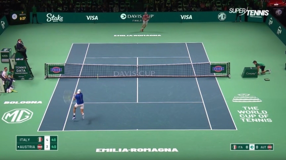 Gli highlights di Berrettini-Rodionov in Coppa Davis: nel secondo set Matteo salva tre set point consecutivi e fa il contro-break