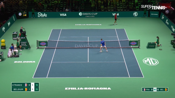 Il colpo sotto le gambe è un disastro, il clamoroso errore di Moutet in Coppa Davis (e la Francia viene eliminata)