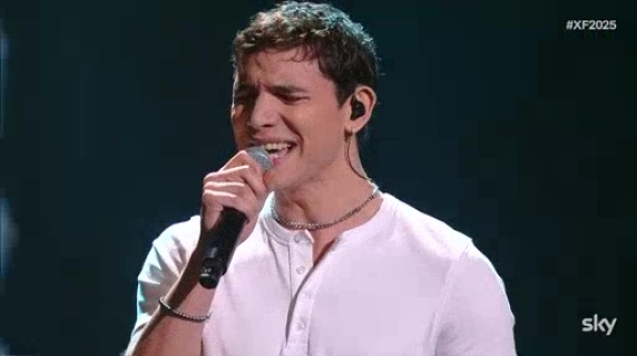A X Factor 2025 l'inedito di eroCaddeo «Punto» emoziona i giudici: è in semifinale