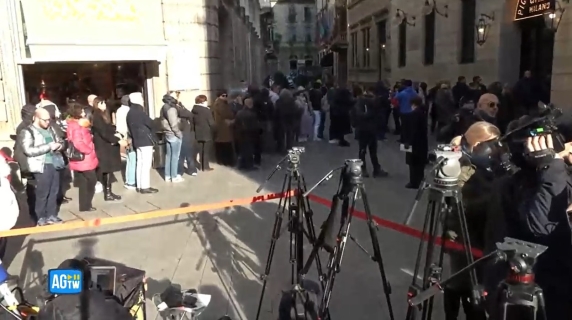 La camera ardente per Ornella Vanoni al Teatro Piccolo di Milano | La diretta video