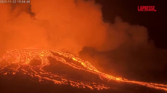 Il vulcano Kilauea alle Hawaii dà ancora spettacolo: getti di lava più alti di un edificio di 100 piani