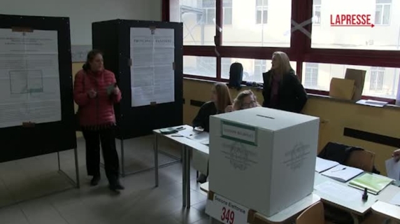 Il video dell'apertura dei seggi a Napoli per le elezioni regionali