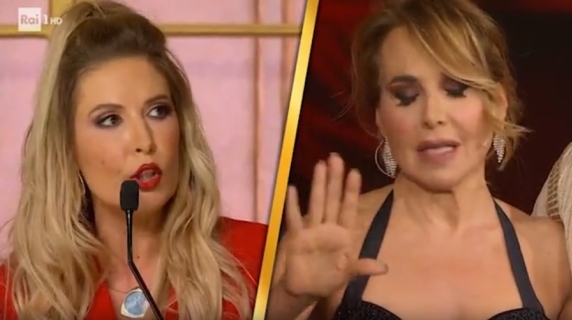 Selvaggia Lucarelli contro Barbara D’Urso a Ballando con le stelle: «Vivi in una bolla». E lei: «Sei scostumata»