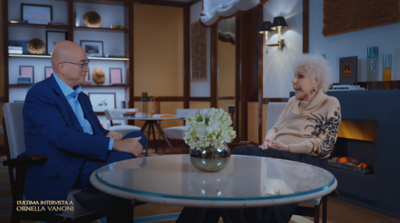 «Mina? Accanita giocatrice di carte, poi litigammo. Le dissi 'vigliacca'» - l'anticipazione dell'intervista inedita a Ornella Vanoni