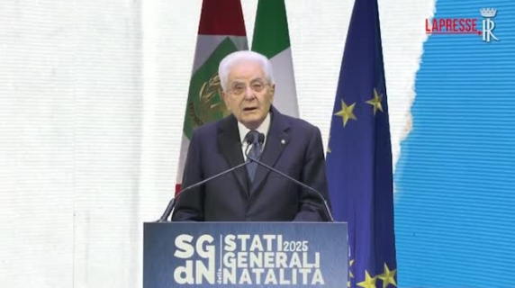 Natalità, Mattarella: «Società centrata su velocità con giovani messi in condizione di essere in ritardo»