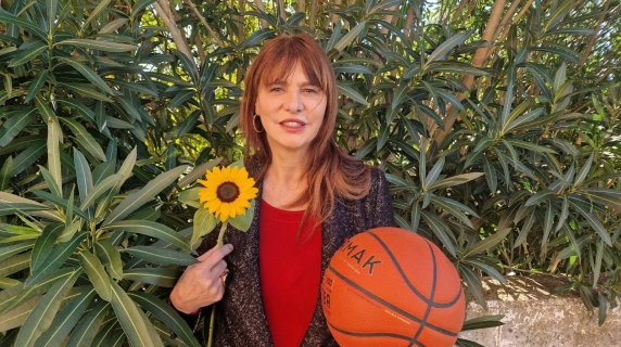 «Siamo qui tutti per Ale»: la protesta dei girasoli delle glorie del basket