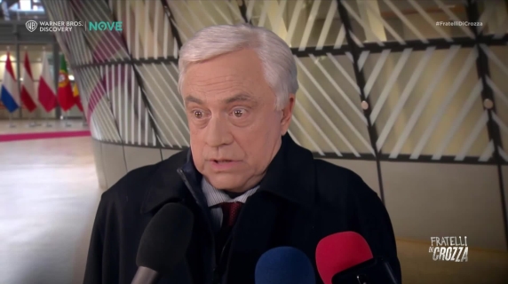 Crozza-Tajani e la sua visione della sicurezza: «A cosa serve il ponte sullo Stretto? A evacuare se un meteorite cade sulla Toscana»