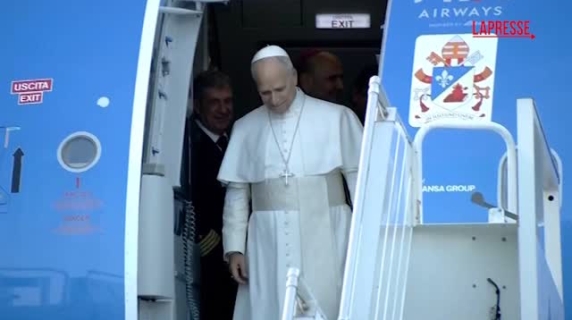 Libano, Papa Leone XIV è arrivato a Beirut: le immagini dall'aeroporto