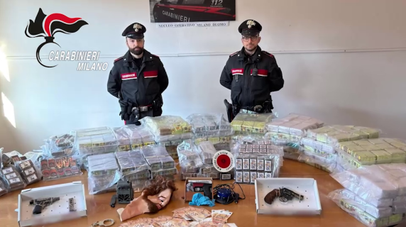 Milano, da un tir con targa sospetta alla scoperta del «kit per rapine»