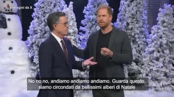 Harry ospite di Stephen Colbert al 'Late Show' scherza: «Sono io, il Principe di Natale»