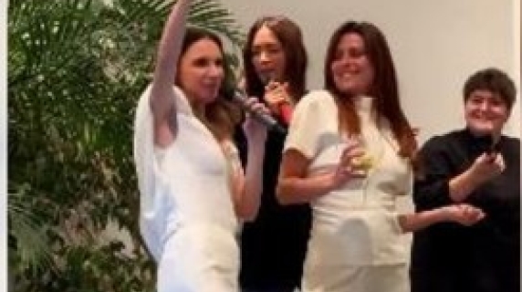 A Sorrento Pandolfi, Fanelli ed Elodie scatenate sulle note dei Ricchi e Poveri