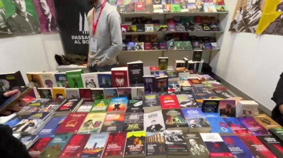 Più libri più liberi, i ragazzi allo stand (molto ricercato) di «Passaggio al Bosco»: «Ma vi sembra opportuno?»