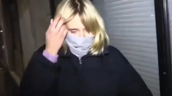 La presunta figlia segreta di Putin affrontata dal giornalista ucraino che accusa: “Tuo padre ha ucciso mio fratello”