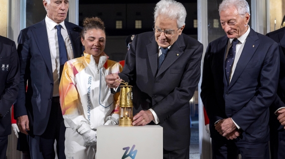 Mattarella inaugura il viaggio della Fiamma Olimpica. La diretta video