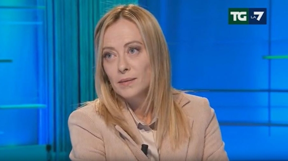 Meloni: «Sì a un confronto con il leader dell'opposizione, quando mi diranno chi è»