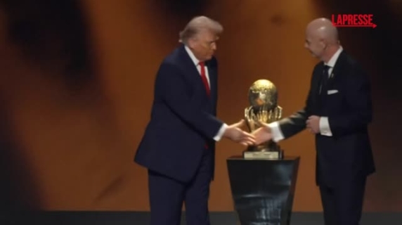 A Trump il Premio per la Pace Fifa: «Un grande onore, il mondo è un posto più sicuro»