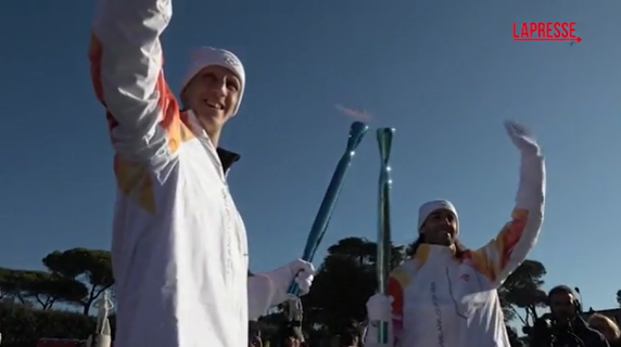 Milano-Cortina 2026: l'emozione di Polonara tedoforo, staffetta con Tamberi e l'applauso del pubblico dello Stadio dei Marmi