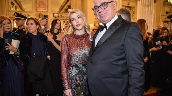 Prima della Scala, Barbara Berlusconi: «Ricordi belli qui con papà, indosso un abito Armani, omaggio a lui»