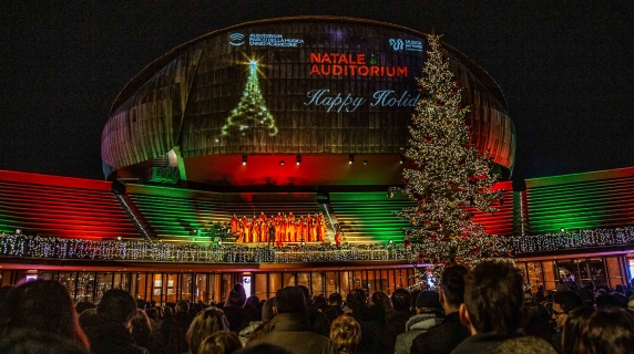 «Natale in Auditorium», acceso l'albero nella cavea. Attesi da Carmen Consoli e Giovanni Allevi a Nicola Piovani