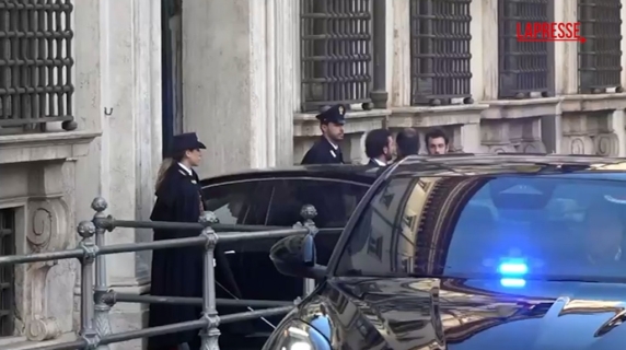 L'arrivo di Zelensky in auto a Palazzo Chigi: l'ingresso tra ingenti misure di sicurezza