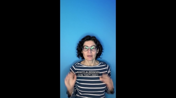 Brindisi con tanti amici