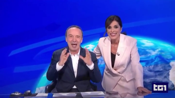 La gaffe di Benigni al Tg1: «Ringrazio papa Francesco ...»