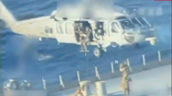 Trump fa sequestrare una petroliera al largo del Venezuela, il video dell'assalto