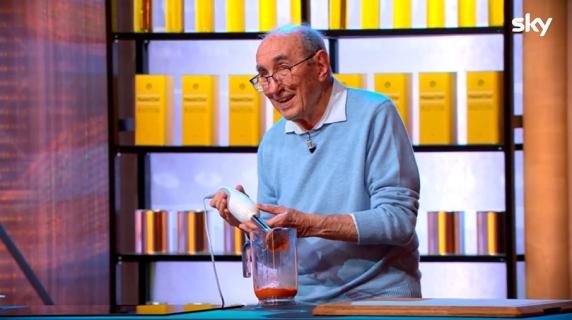 Luciano, 92 anni, è l'aspirante Masterchef più anziano di sempre: le sue cozze alla spezzina conquistano i giudici