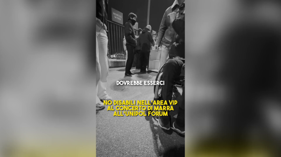 Milano, il fan di Marracash «respinto» dall'area vip dell'Unipol Forum: «Pericolosa per i disabili». «Io discriminato»