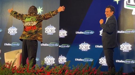 «Io e Cruciani come Sandra e Raimondo, a sinistra serve più ironia»: la lezione di Parenzo dal palco di Atreju