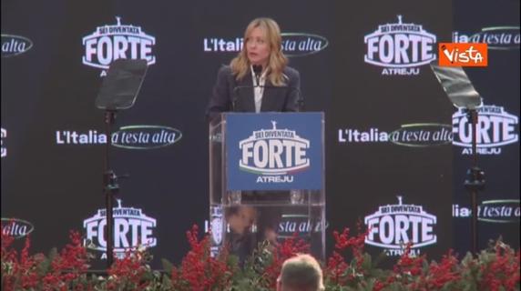 Meloni ad Atreju: «Ringrazio Schlein, col suo "nannimorettismo" ha fatto parlare di noi»