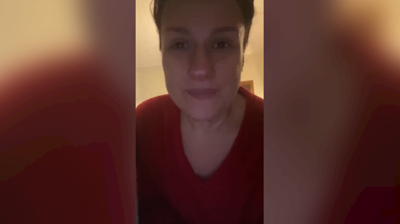 «Fuochi d'artificio per avvertire che sta arrivando la cocai... ops, Gesù Bambino! A Villa Gordiani è Natale tutti i giorni»: il video dell'attrice Angela D'Onofrio