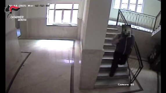 L'audio della truffatrice che si finge carabiniera al telefono con l'anziana: «Sua figlia ha investito due pedoni, è stata arrestata»